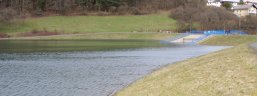 Foto eines Hochwasserrückhaltebeckens