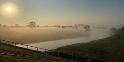 Foto Landschaft mit Gewässer